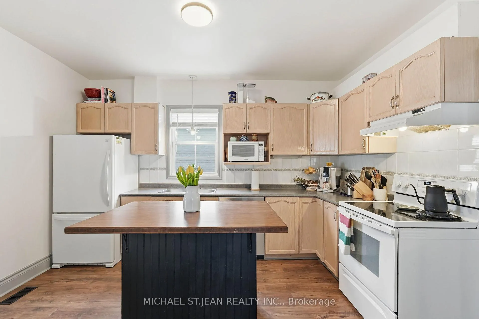 Photo 14 of 13 Gordon Street, Brantford — HOMEH