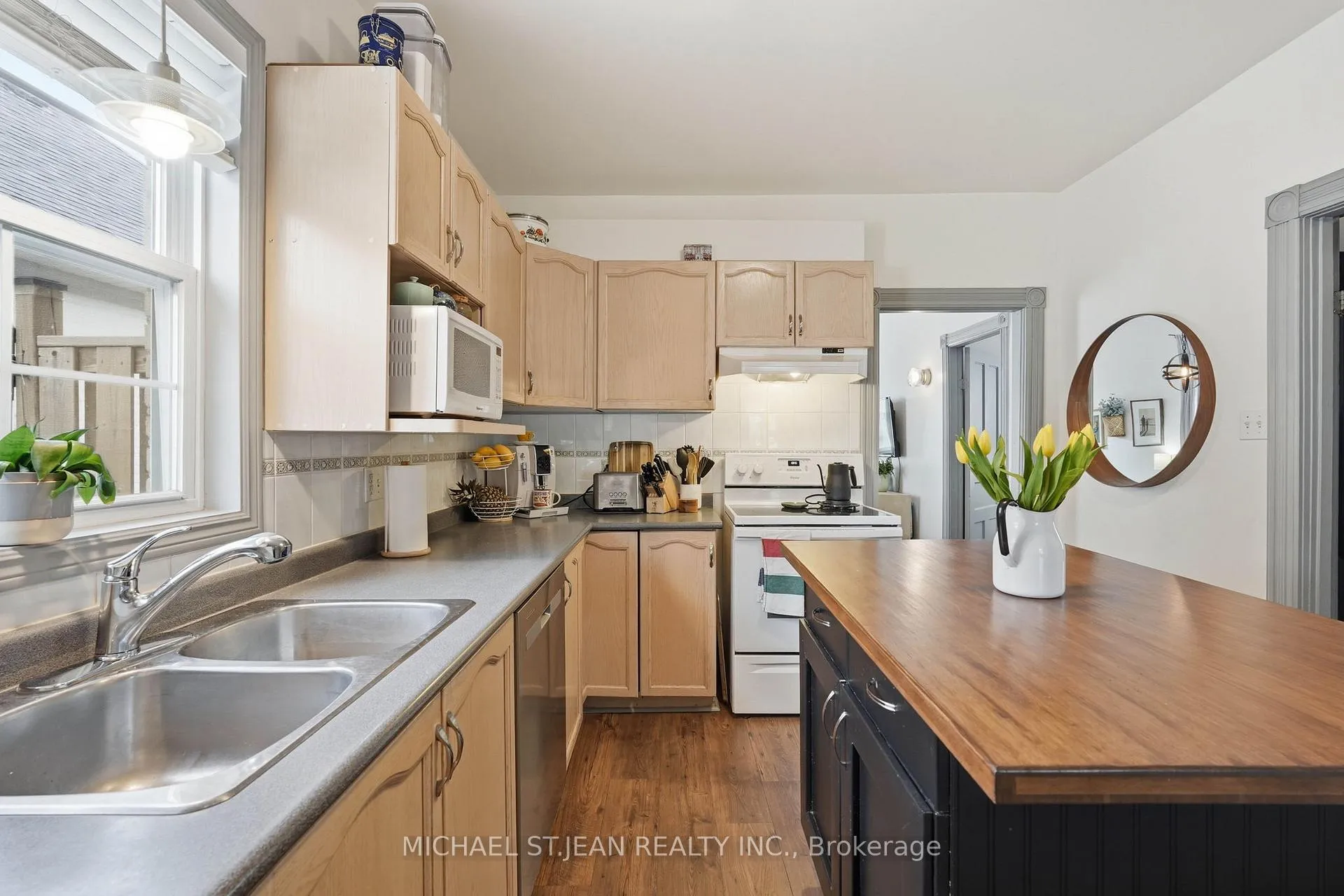 Photo 15 of 13 Gordon Street, Brantford — HOMEH