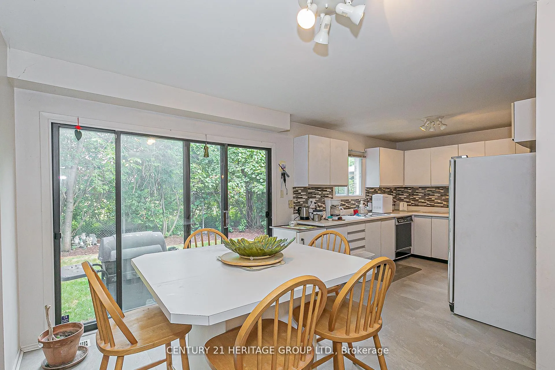 Photo 6 of 261 Badessa Circle, Vaughan, Brownridge — HOMEH