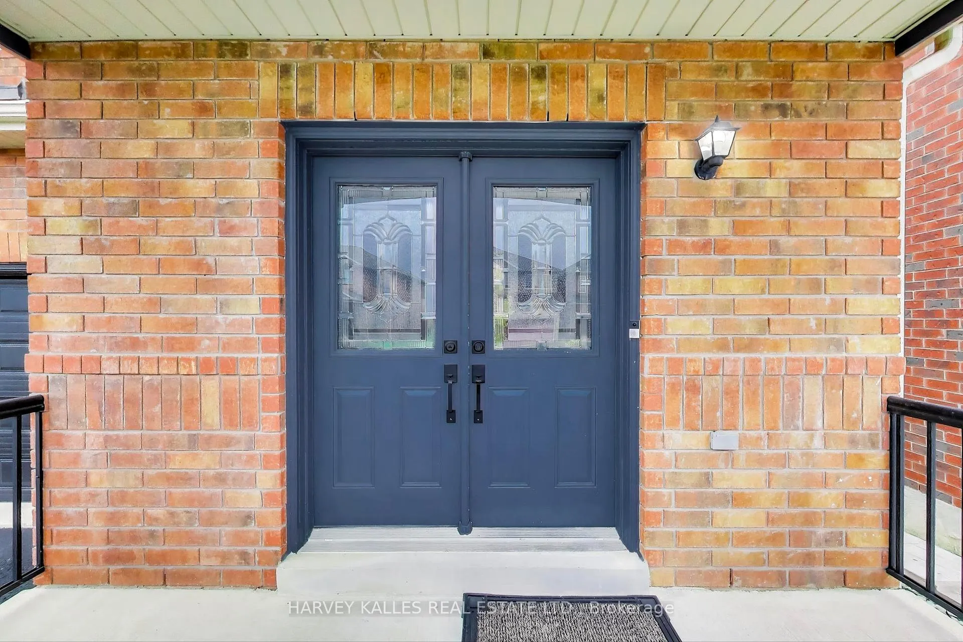 Photo 2 of 136 Degrassi Cove Circle, Brampton, Credit Valley — HOMEH