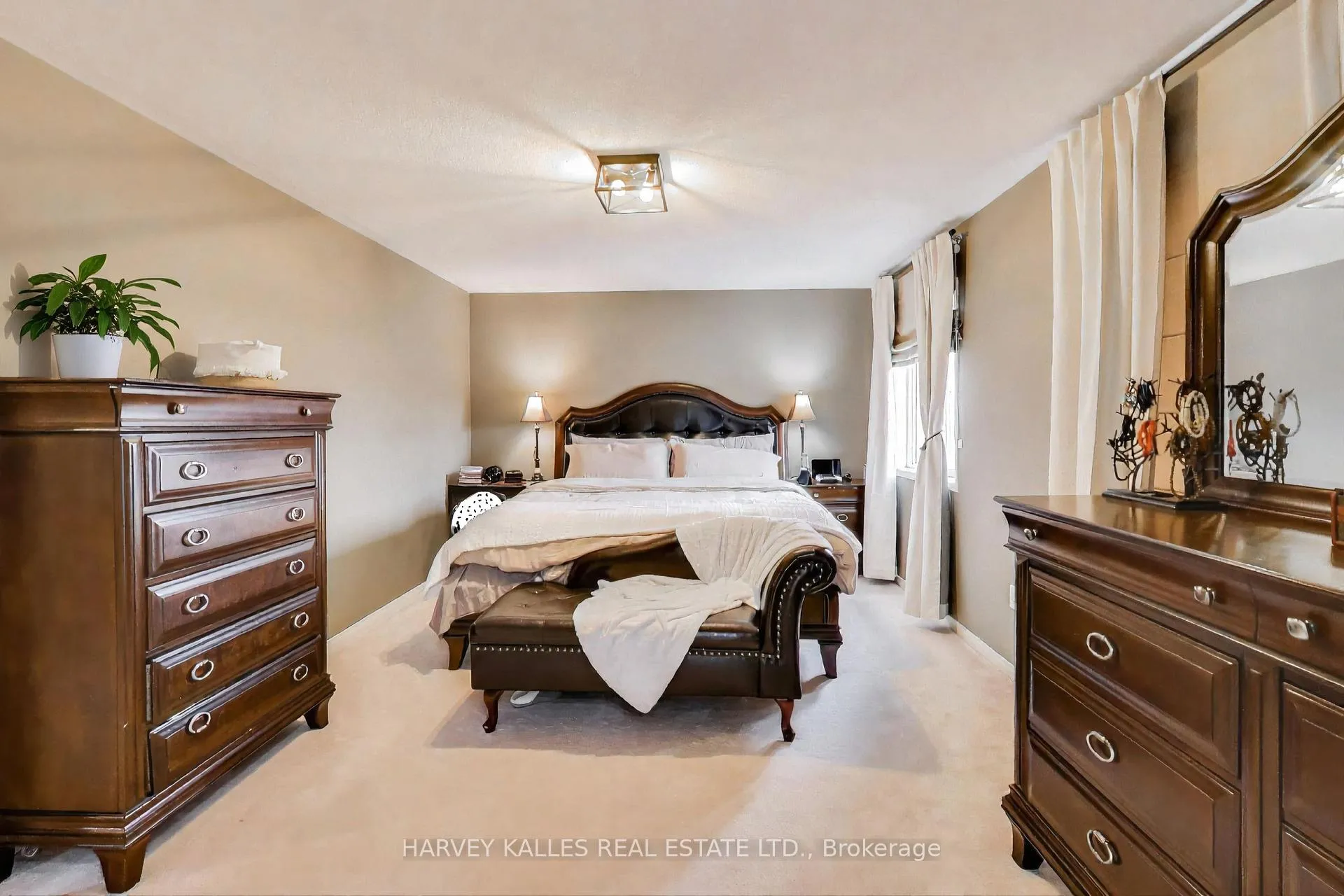 Photo 11 of 136 Degrassi Cove Circle, Brampton, Credit Valley — HOMEH