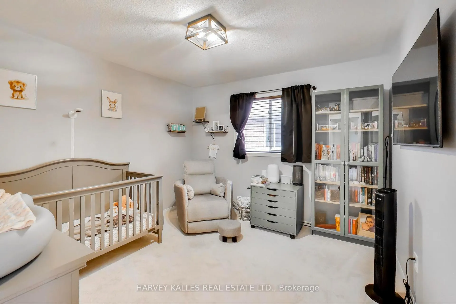 Photo 13 of 136 Degrassi Cove Circle, Brampton, Credit Valley — HOMEH