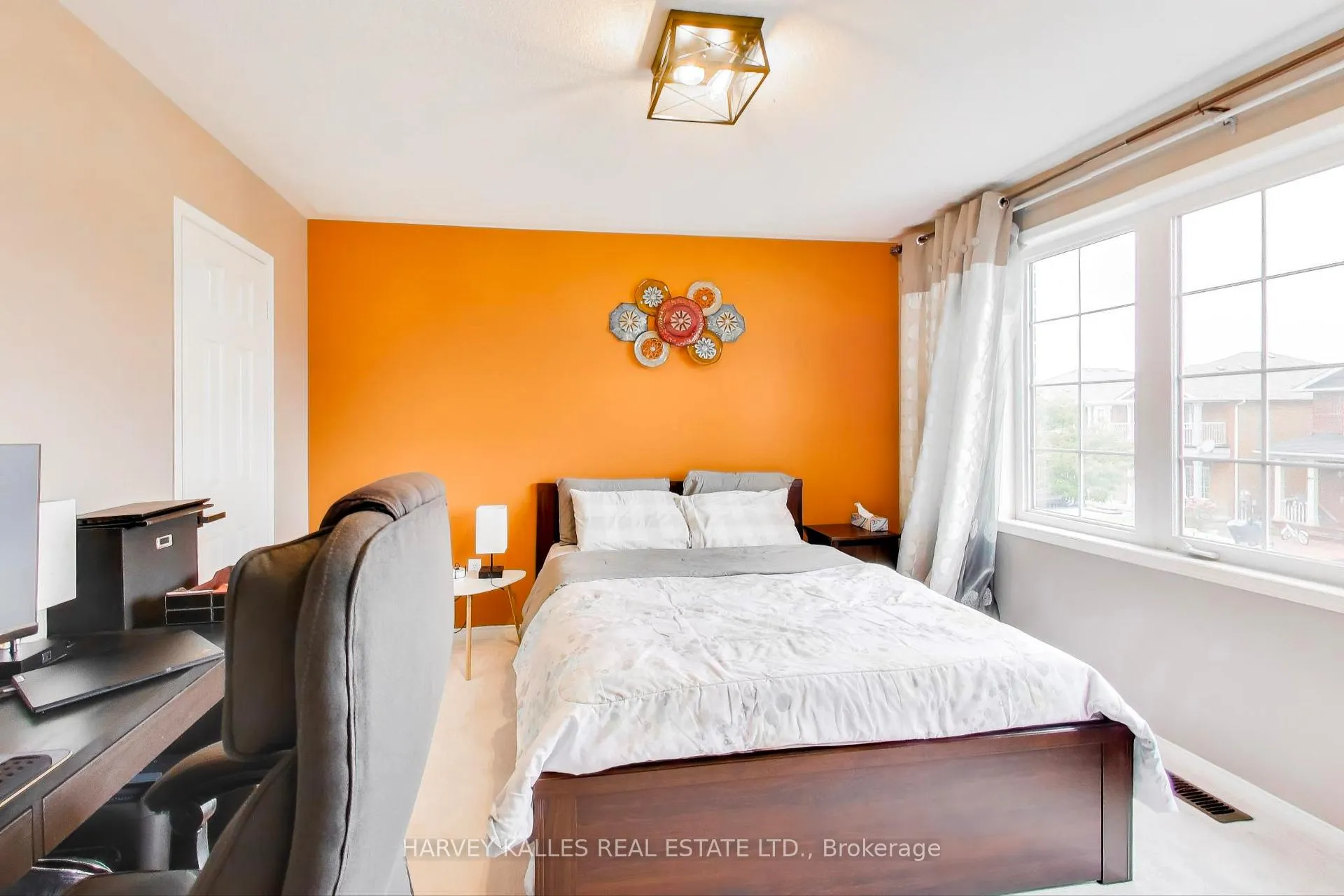 Photo 14 of 136 Degrassi Cove Circle, Brampton, Credit Valley — HOMEH