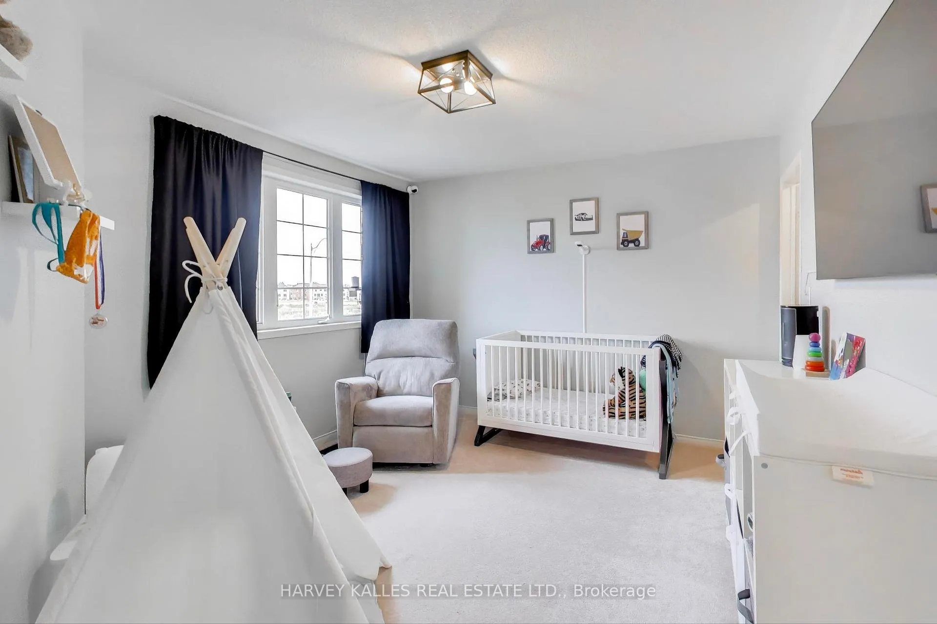 Photo 15 of 136 Degrassi Cove Circle, Brampton, Credit Valley — HOMEH