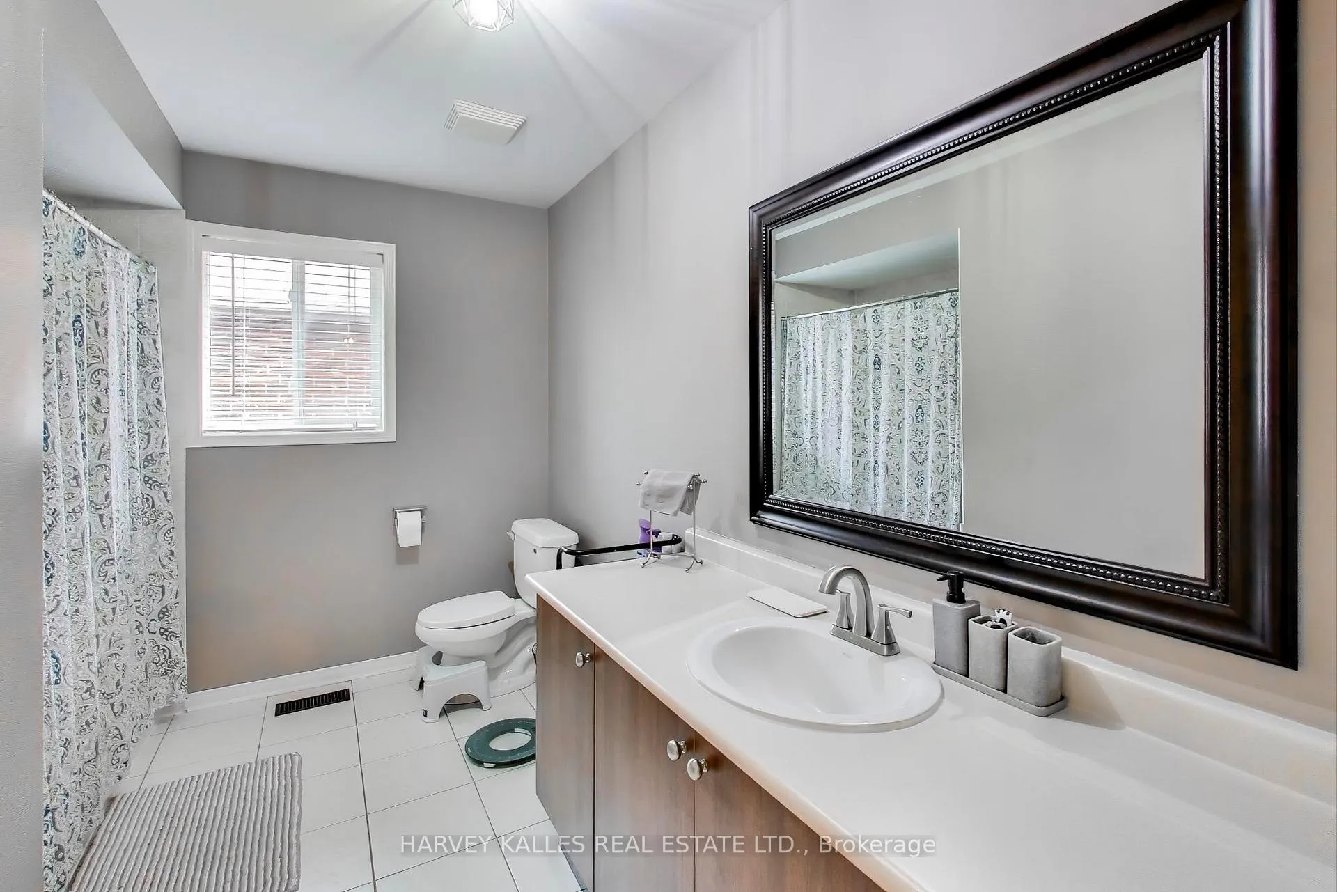 Photo 16 of 136 Degrassi Cove Circle, Brampton, Credit Valley — HOMEH