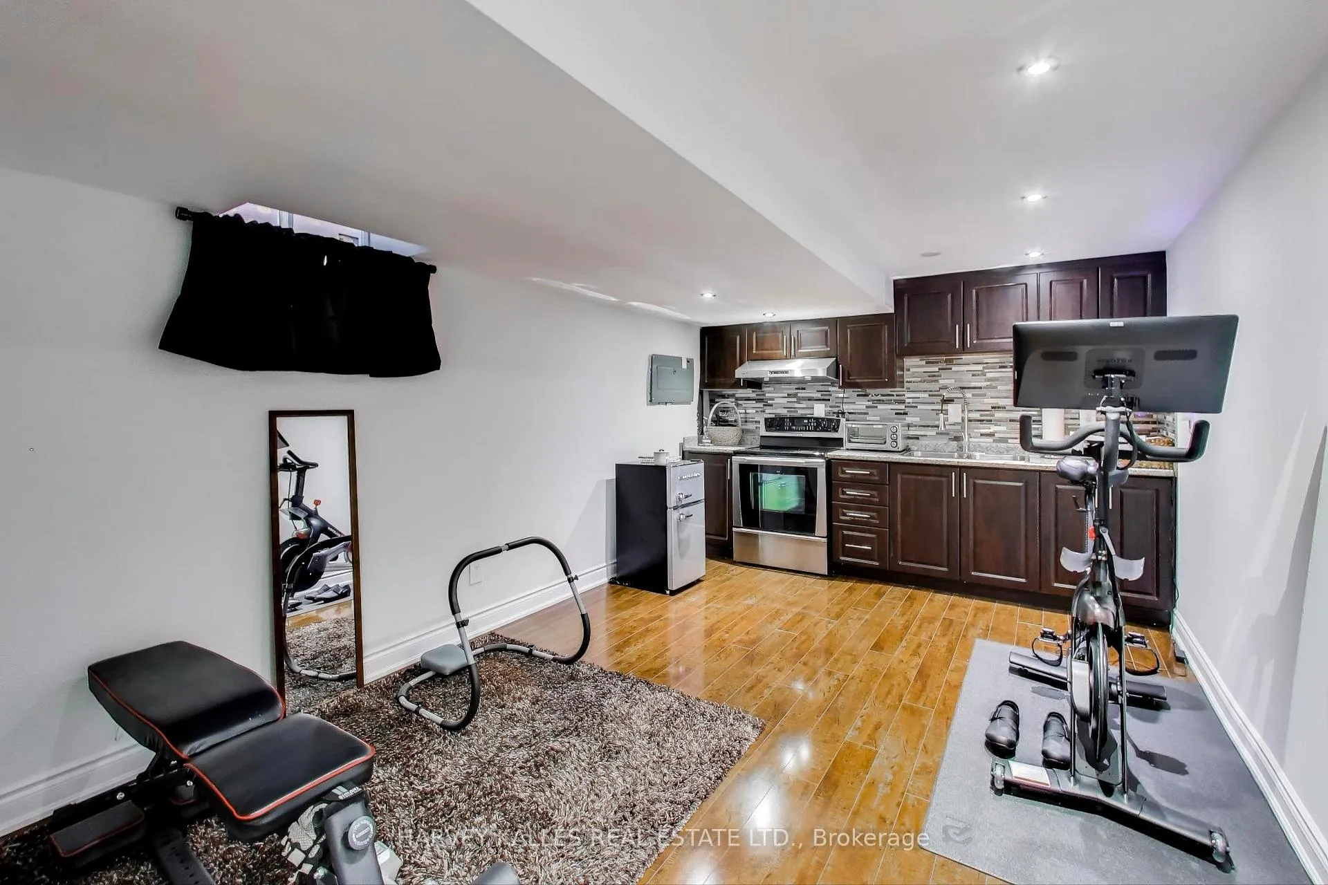 Photo 17 of 136 Degrassi Cove Circle, Brampton, Credit Valley — HOMEH
