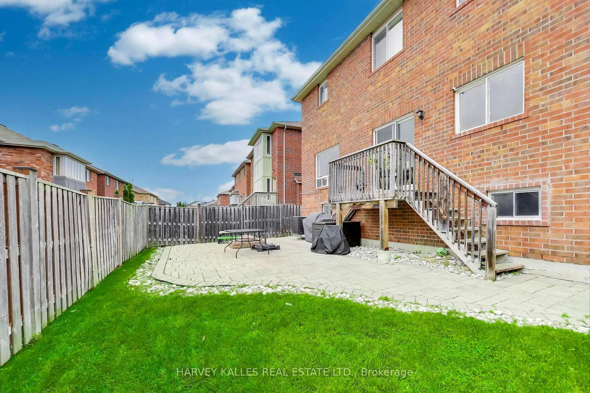 Photo 22 of 136 Degrassi Cove Circle, Brampton, Credit Valley — HOMEH
