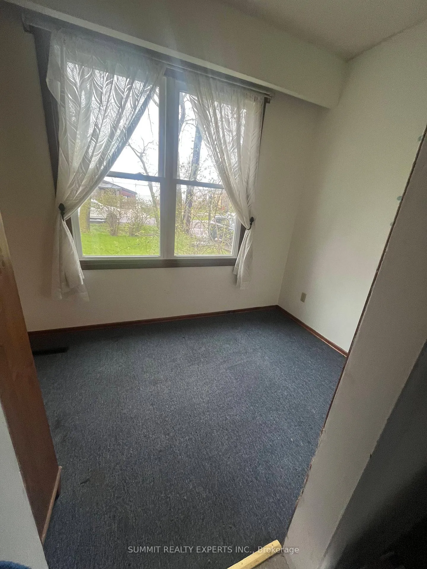 Photo 3 of Unit 2, 32 Lakeview Drive, Hamilton, Stoney Creek — HOMEH