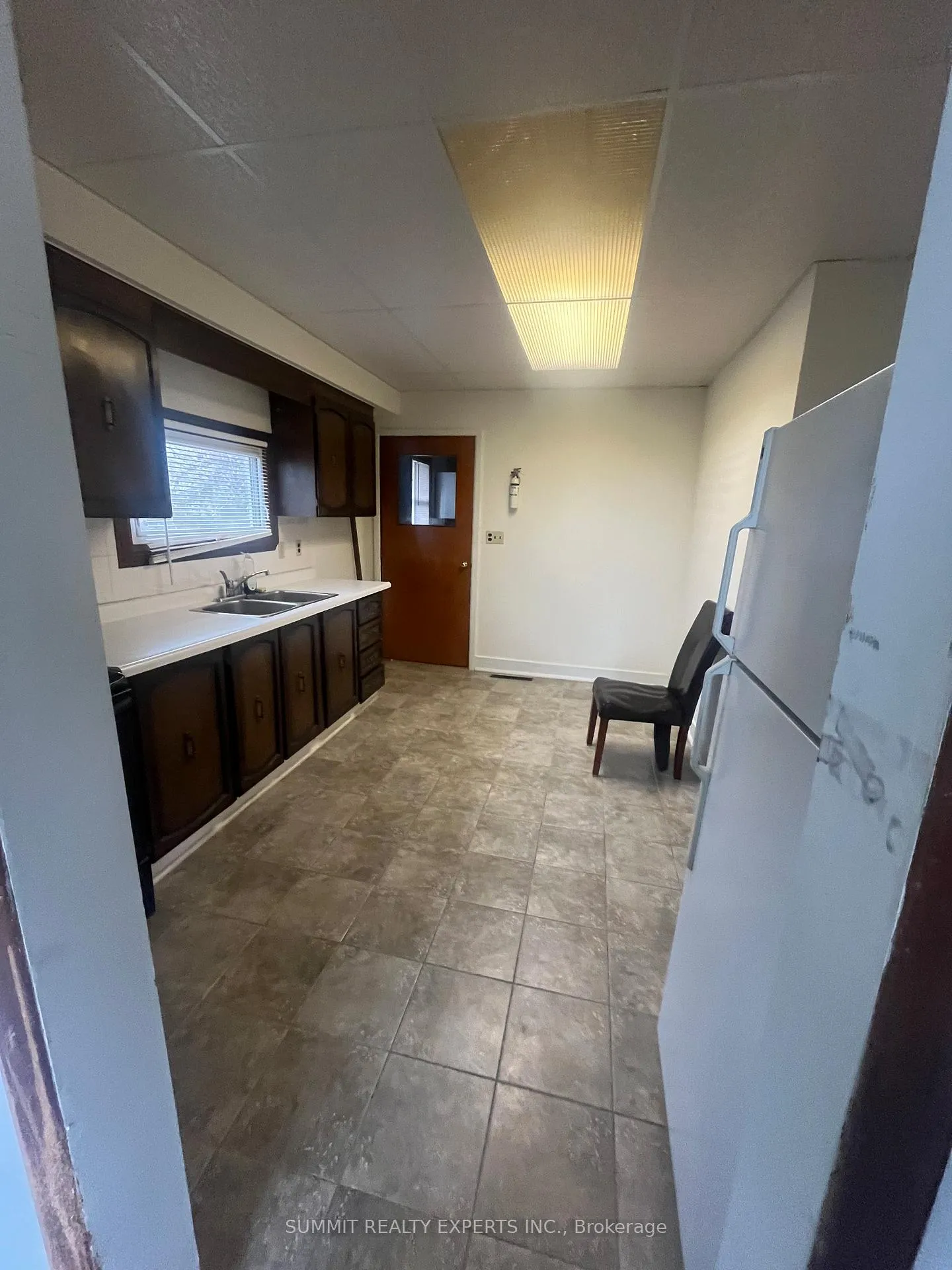 Photo 4 of Unit 2, 32 Lakeview Drive, Hamilton, Stoney Creek — HOMEH