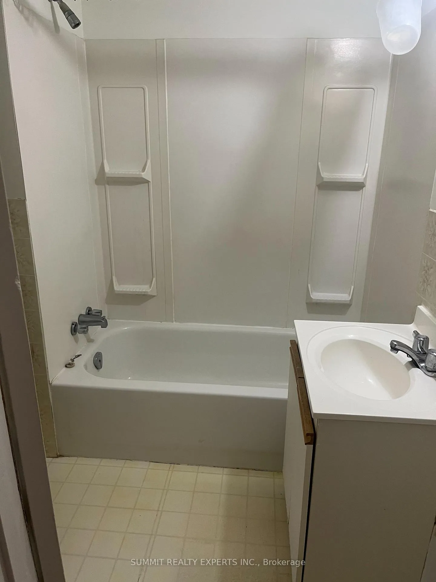 Photo 6 of Unit 2, 32 Lakeview Drive, Hamilton, Stoney Creek — HOMEH