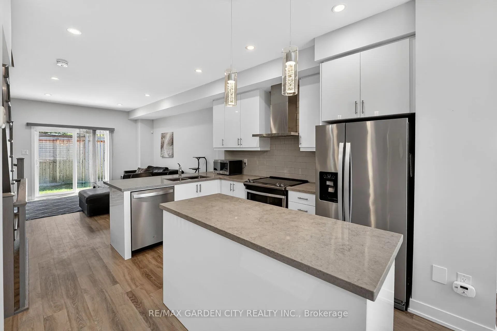 Photo 7 of 4 Munay Lane, Hamilton, Ancaster — HOMEH
