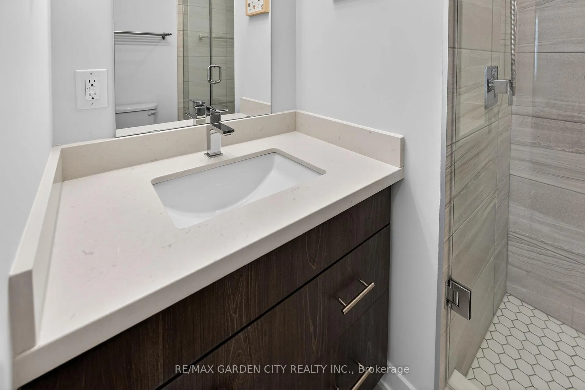 Photo 16 of 4 Munay Lane, Hamilton, Ancaster — HOMEH