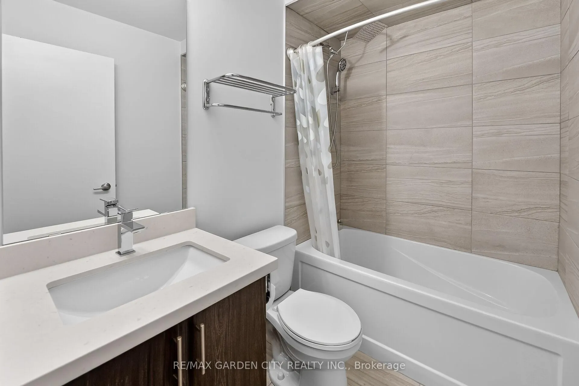 Photo 21 of 4 Munay Lane, Hamilton, Ancaster — HOMEH
