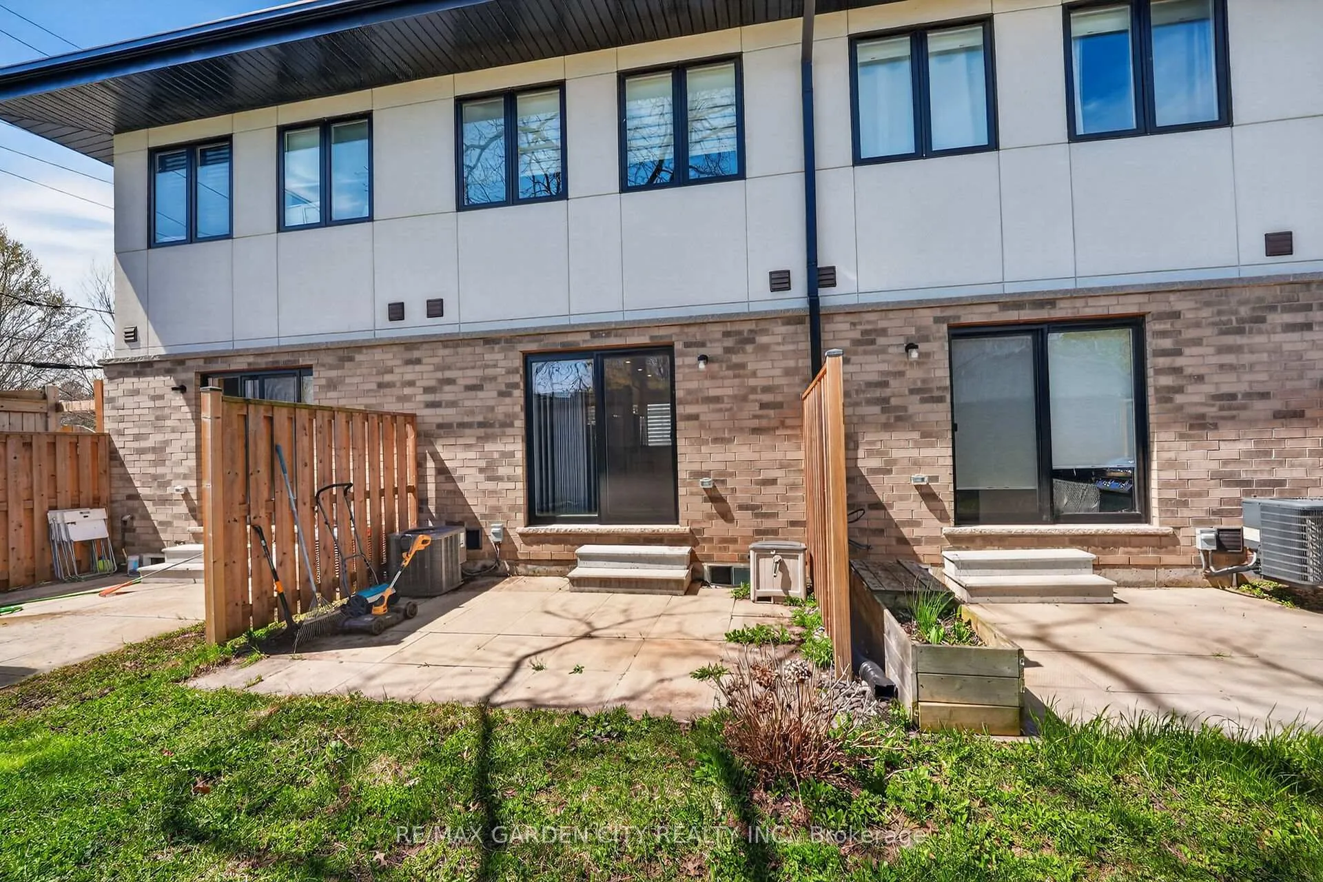 Photo 26 of 4 Munay Lane, Hamilton, Ancaster — HOMEH