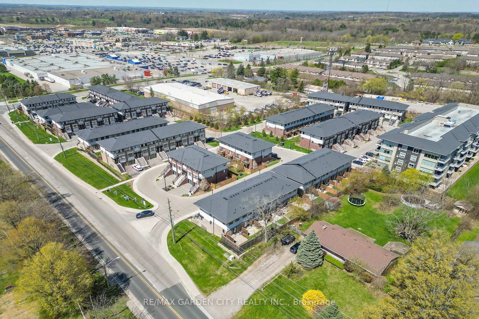Photo 32 of 4 Munay Lane, Hamilton, Ancaster — HOMEH