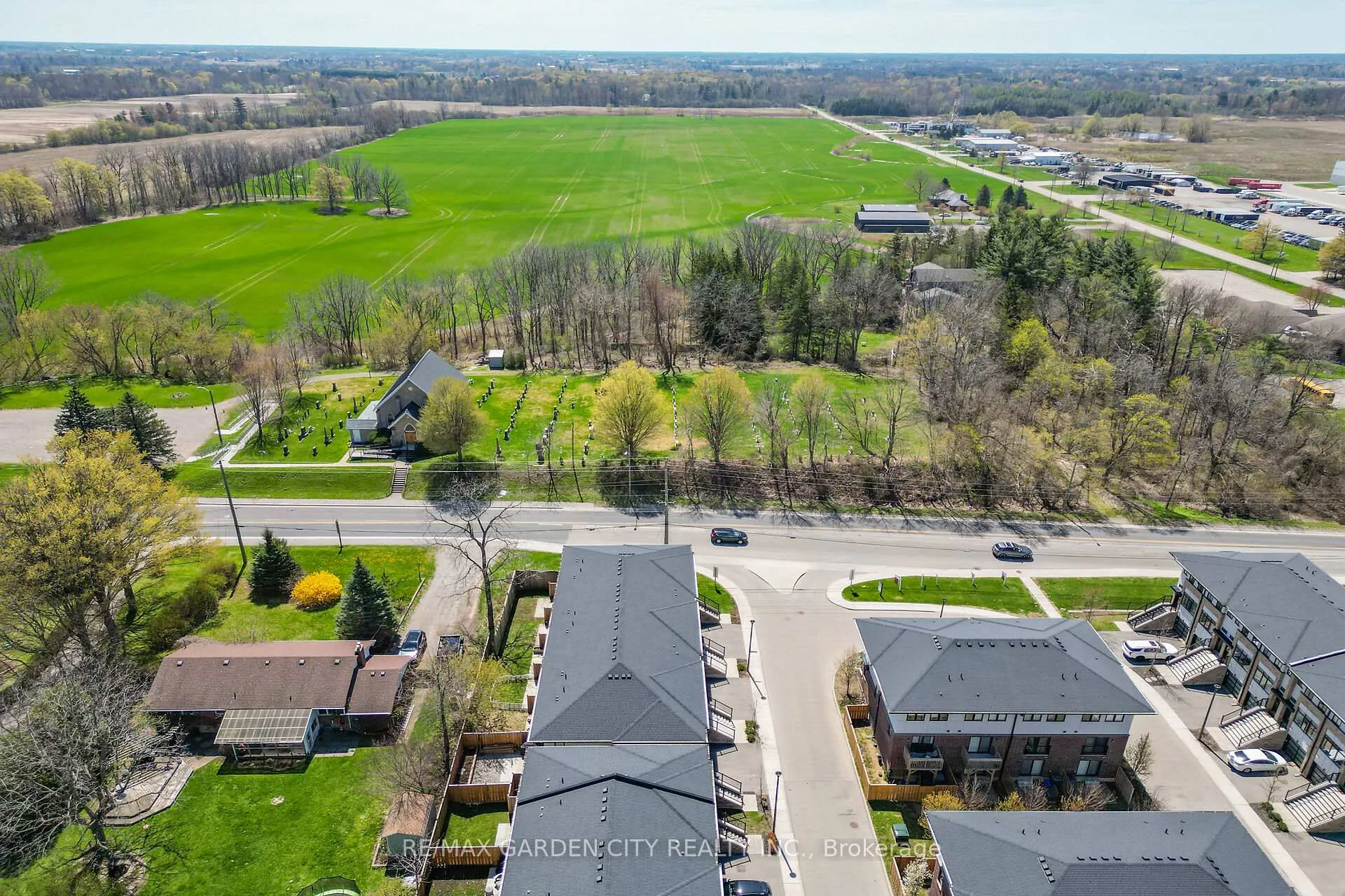 Photo 35 of 4 Munay Lane, Hamilton, Ancaster — HOMEH