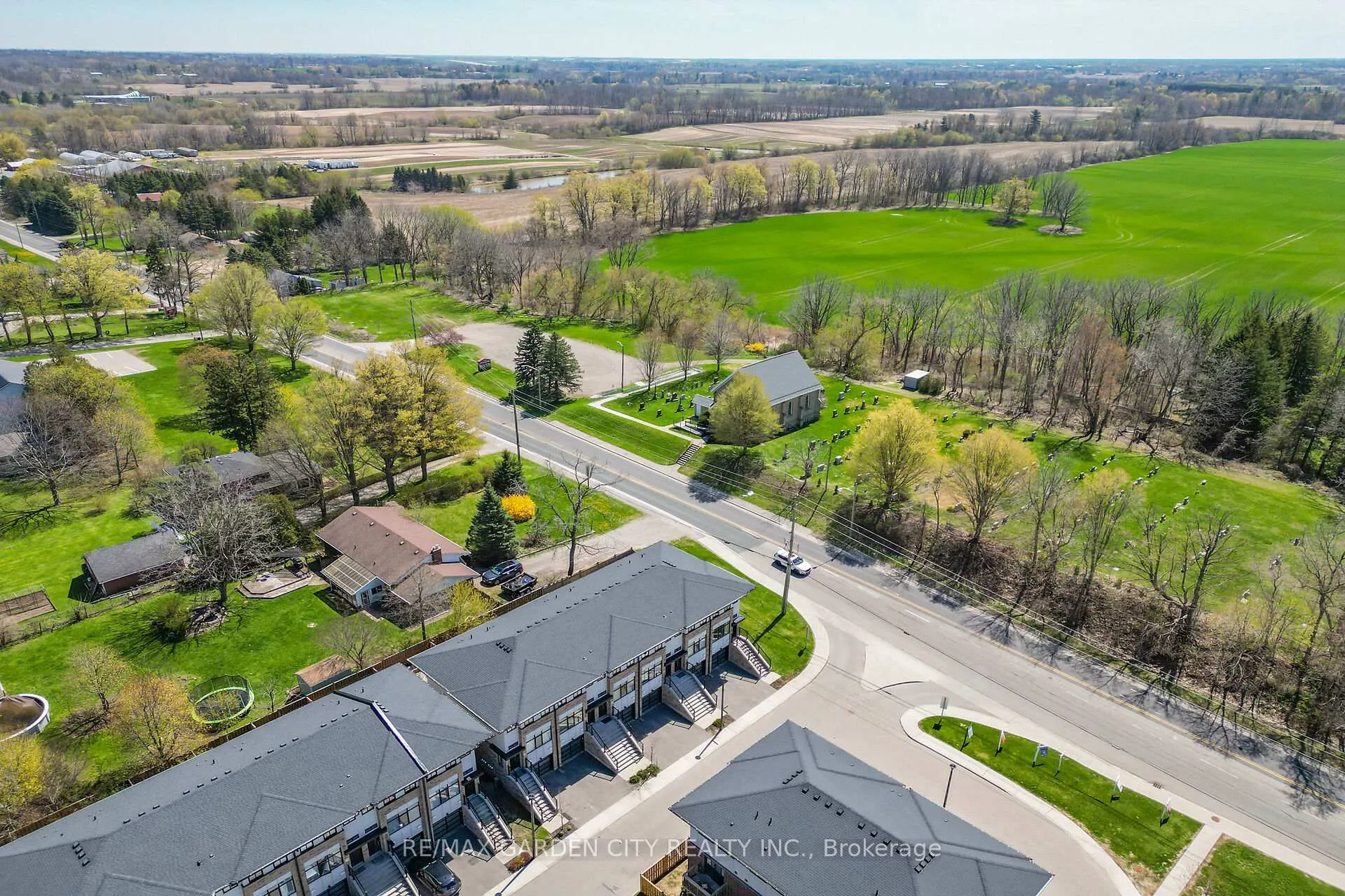 Photo 36 of 4 Munay Lane, Hamilton, Ancaster — HOMEH