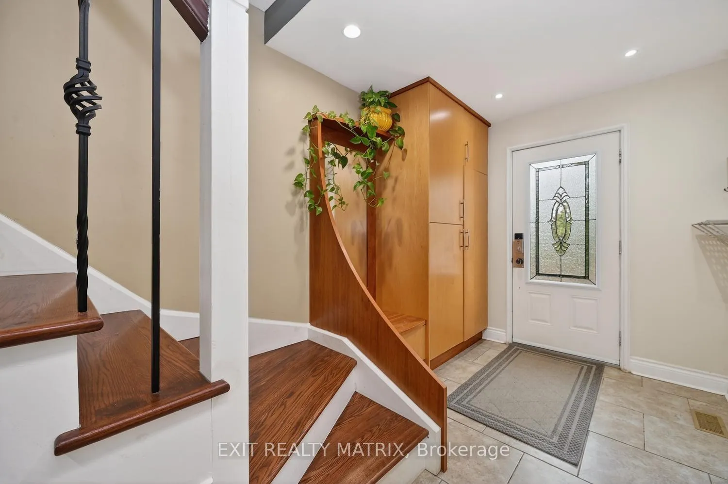 Photo 3 of 4081 Caracourt Drive, Ottawa, Vernon — HOMEH