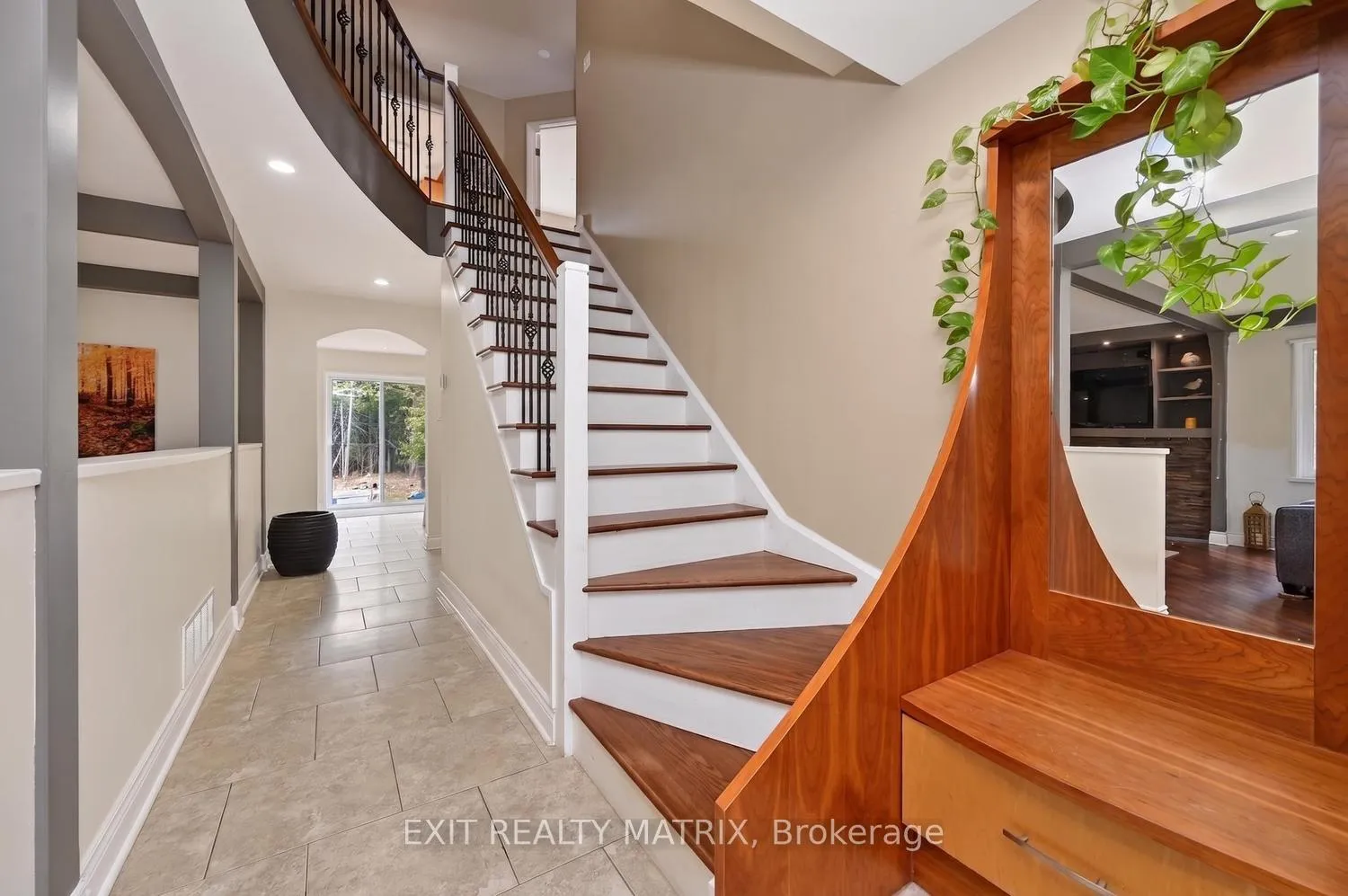 Photo 4 of 4081 Caracourt Drive, Ottawa, Vernon — HOMEH