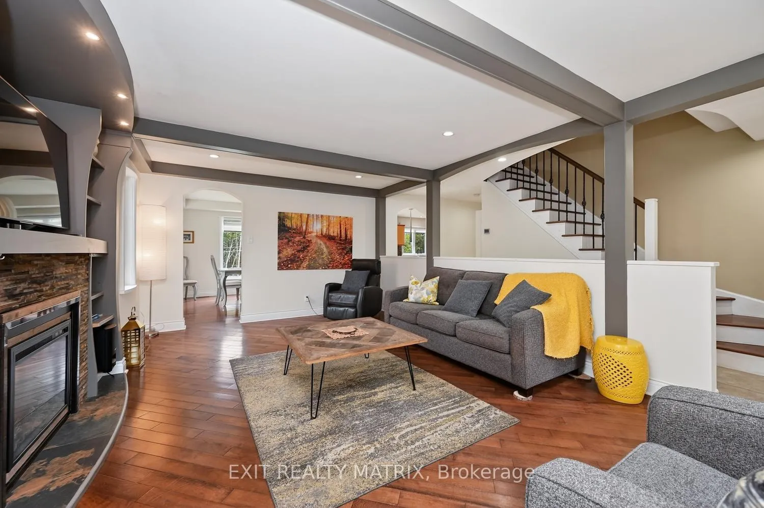 Photo 5 of 4081 Caracourt Drive, Ottawa, Vernon — HOMEH