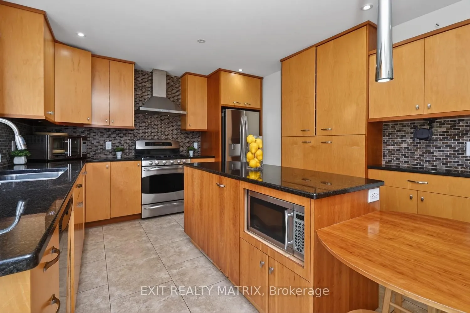 Photo 13 of 4081 Caracourt Drive, Ottawa, Vernon — HOMEH