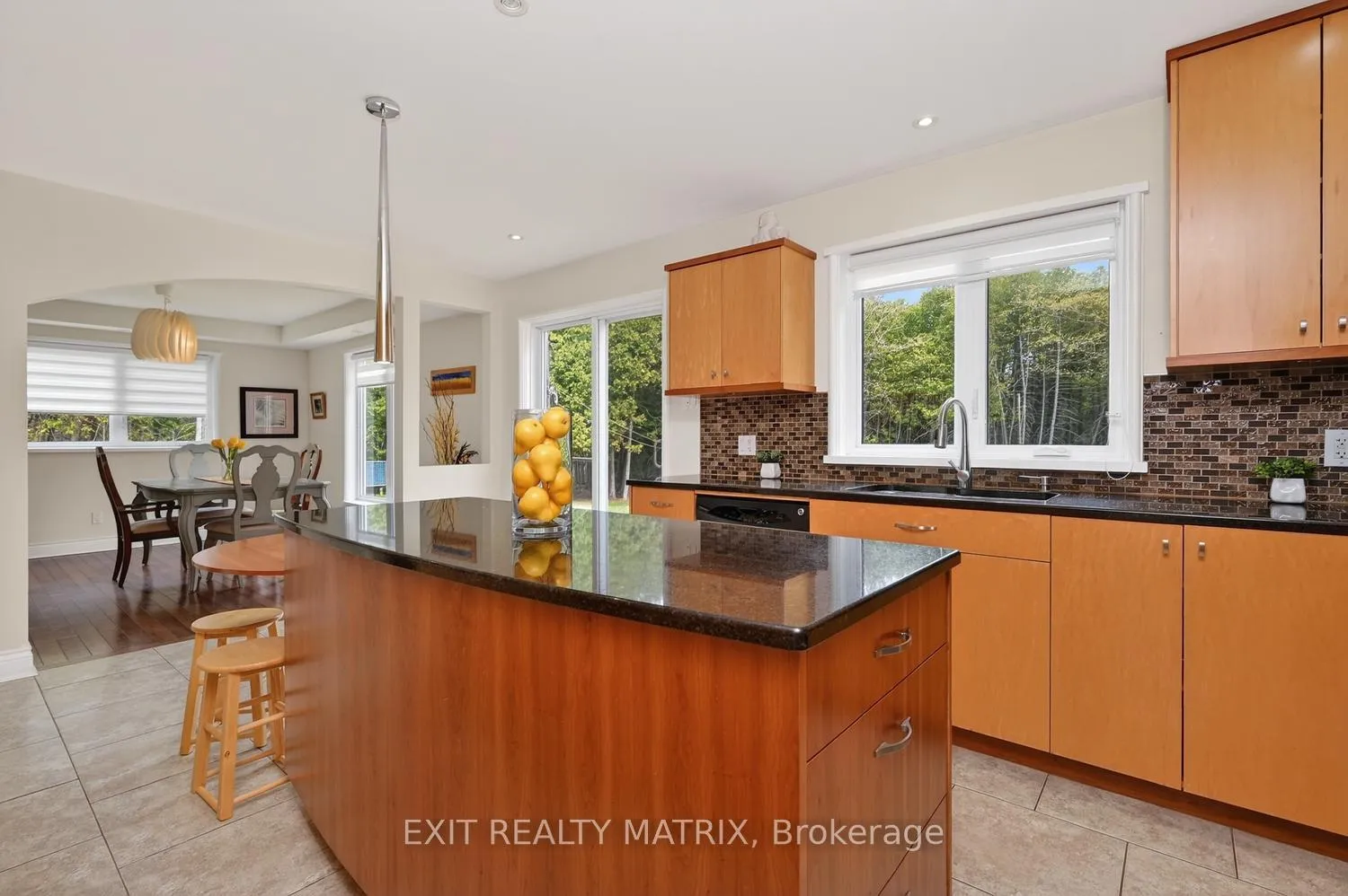 Photo 14 of 4081 Caracourt Drive, Ottawa, Vernon — HOMEH