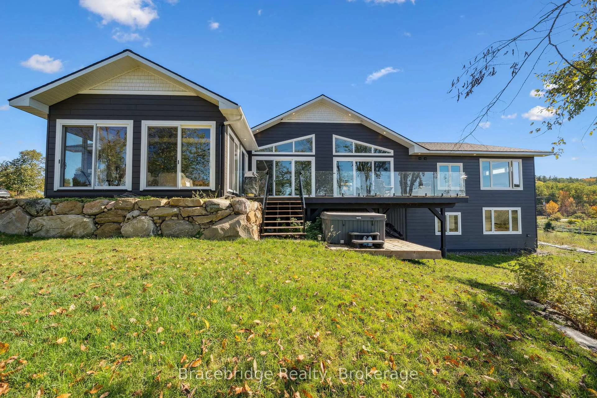 Photo 2 of 1006 Stephens Bay Road, Bracebridge, Muskoka (N) — HOMEH