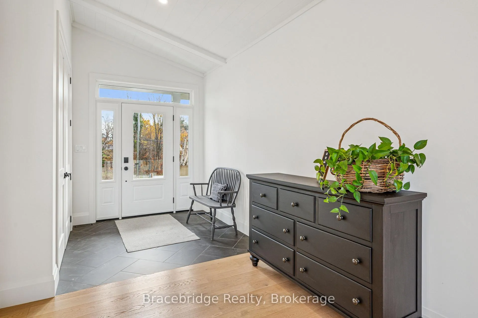 Photo 5 of 1006 Stephens Bay Road, Bracebridge, Muskoka (N) — HOMEH