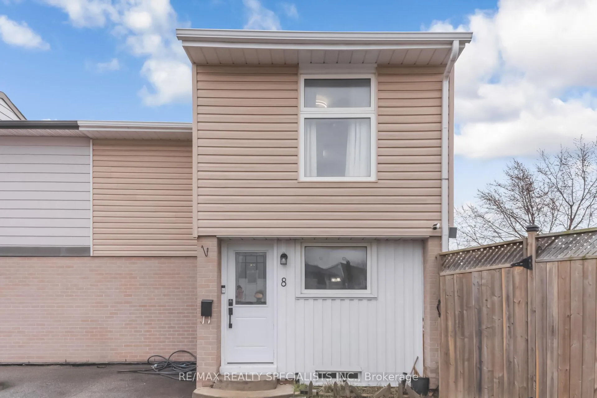 Front of 8 Grantbrooke Court