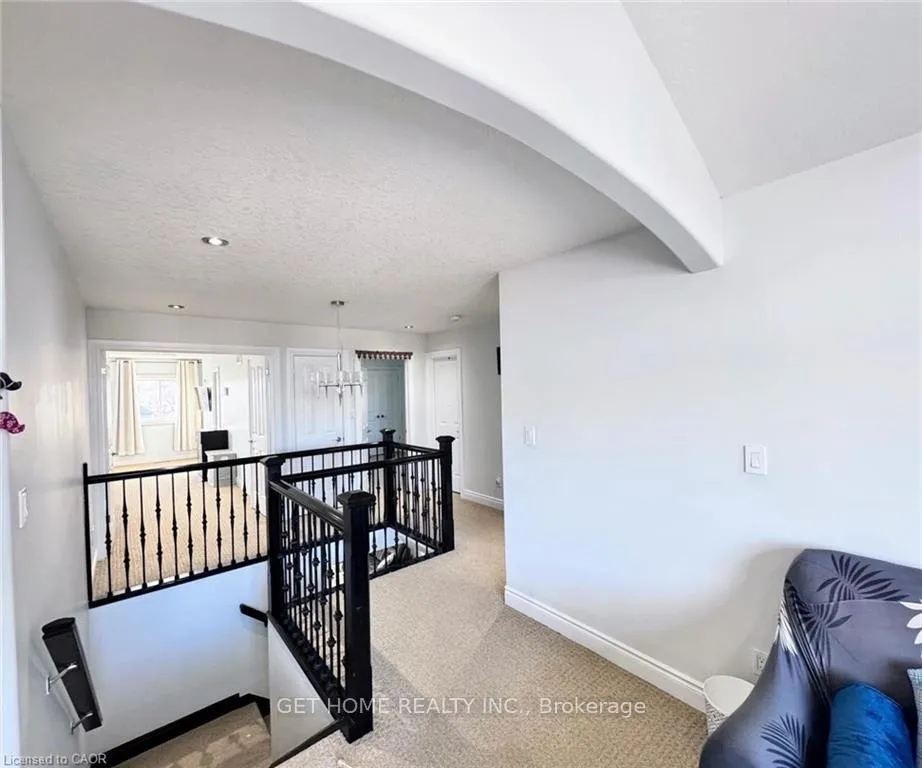 Photo 8 of 294 Featherstone Crescent, Kitchener, Huron Park — HOMEH