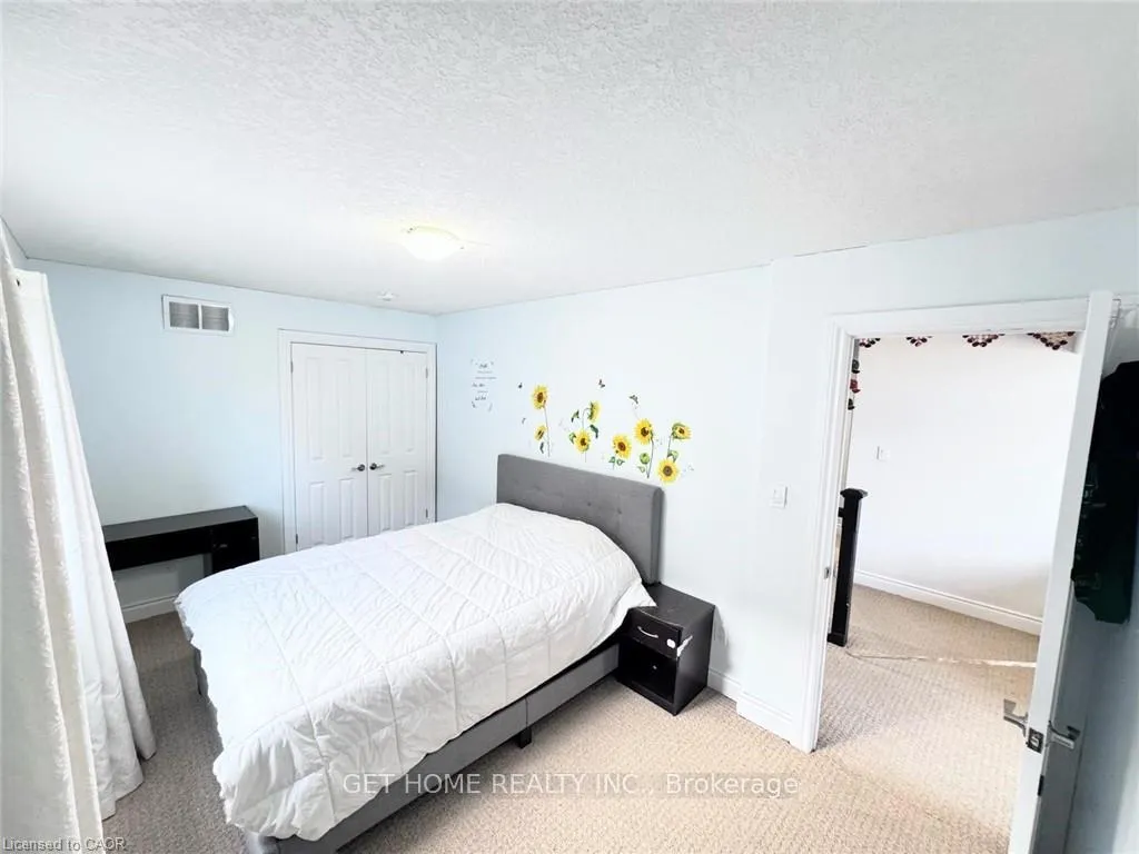 Photo 10 of 294 Featherstone Crescent, Kitchener, Huron Park — HOMEH