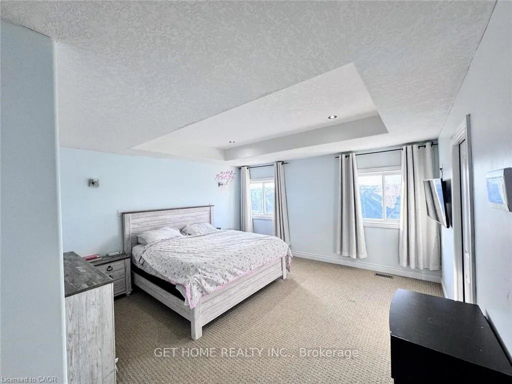 Photo 11 of 294 Featherstone Crescent, Kitchener, Huron Park — HOMEH