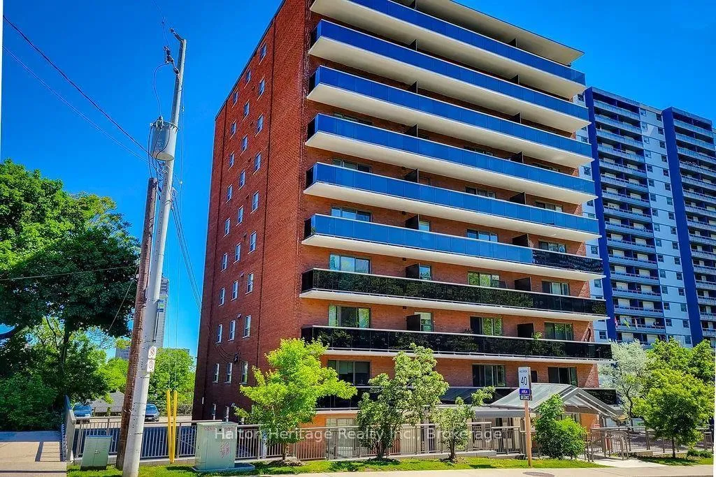 Front of Unit 905, 81 Charlton Avenue E