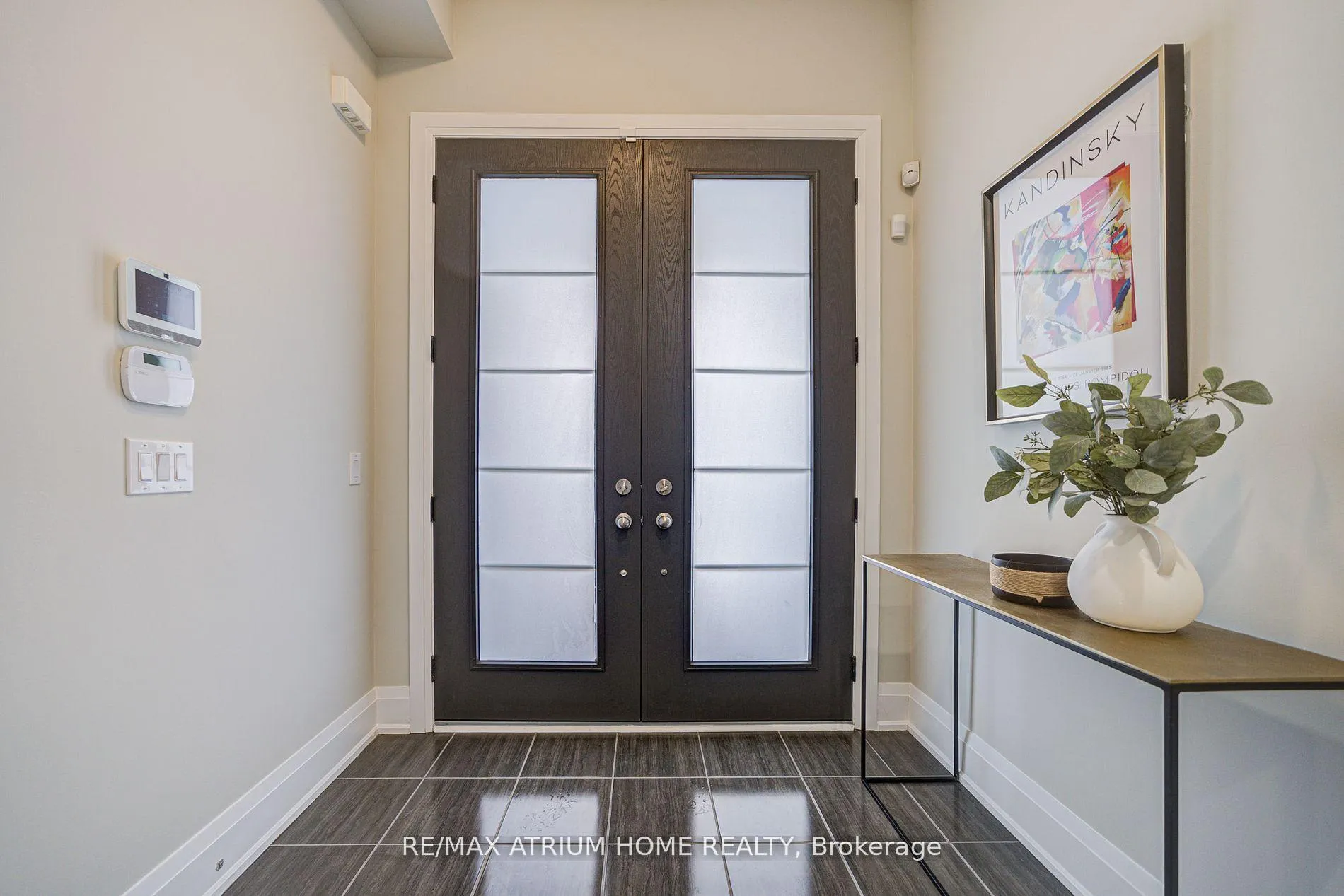 Photo 4 of 90 Hesperus Road, Vaughan, Patterson — HOMEH