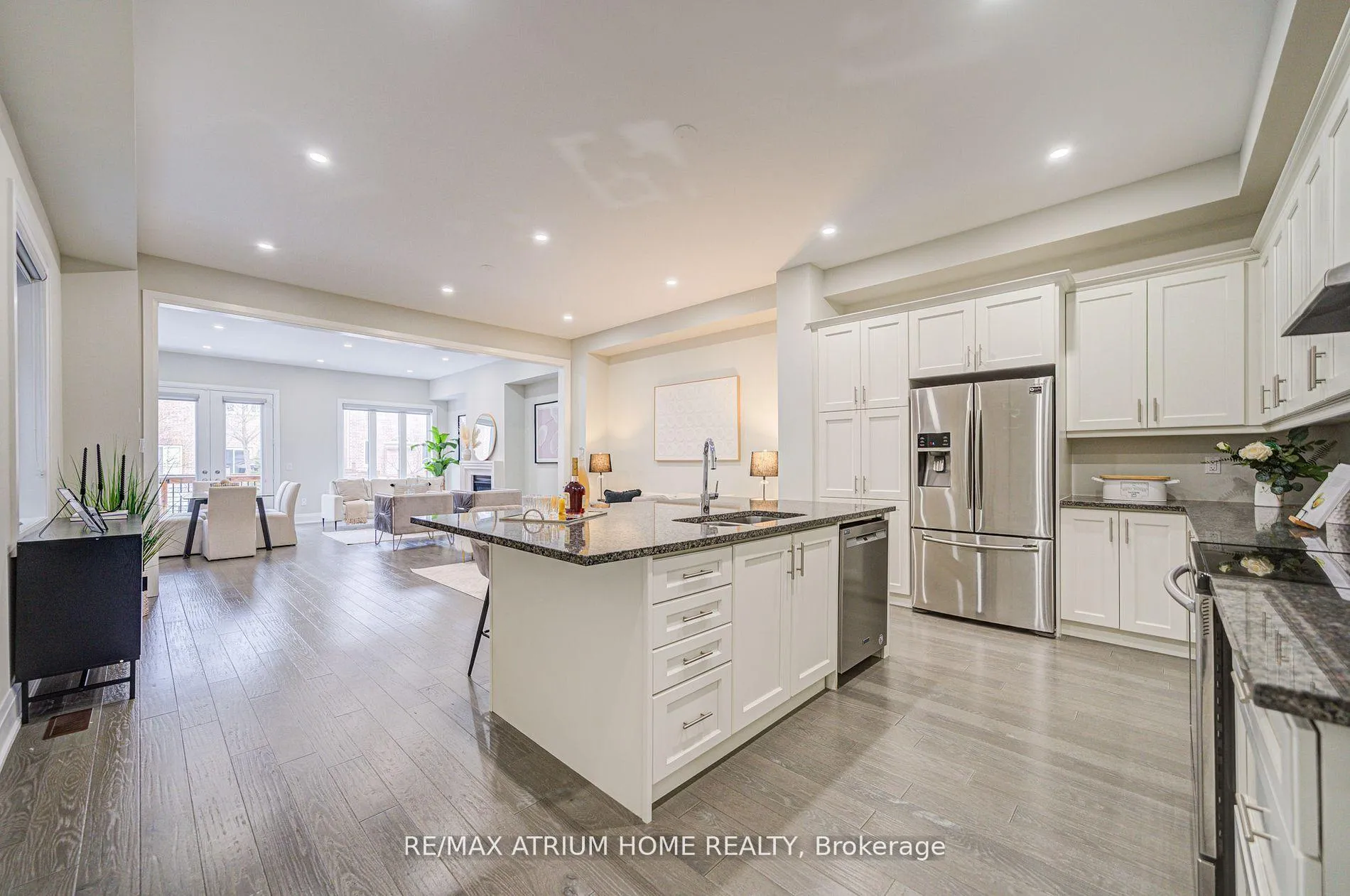 Photo 5 of 90 Hesperus Road, Vaughan, Patterson — HOMEH