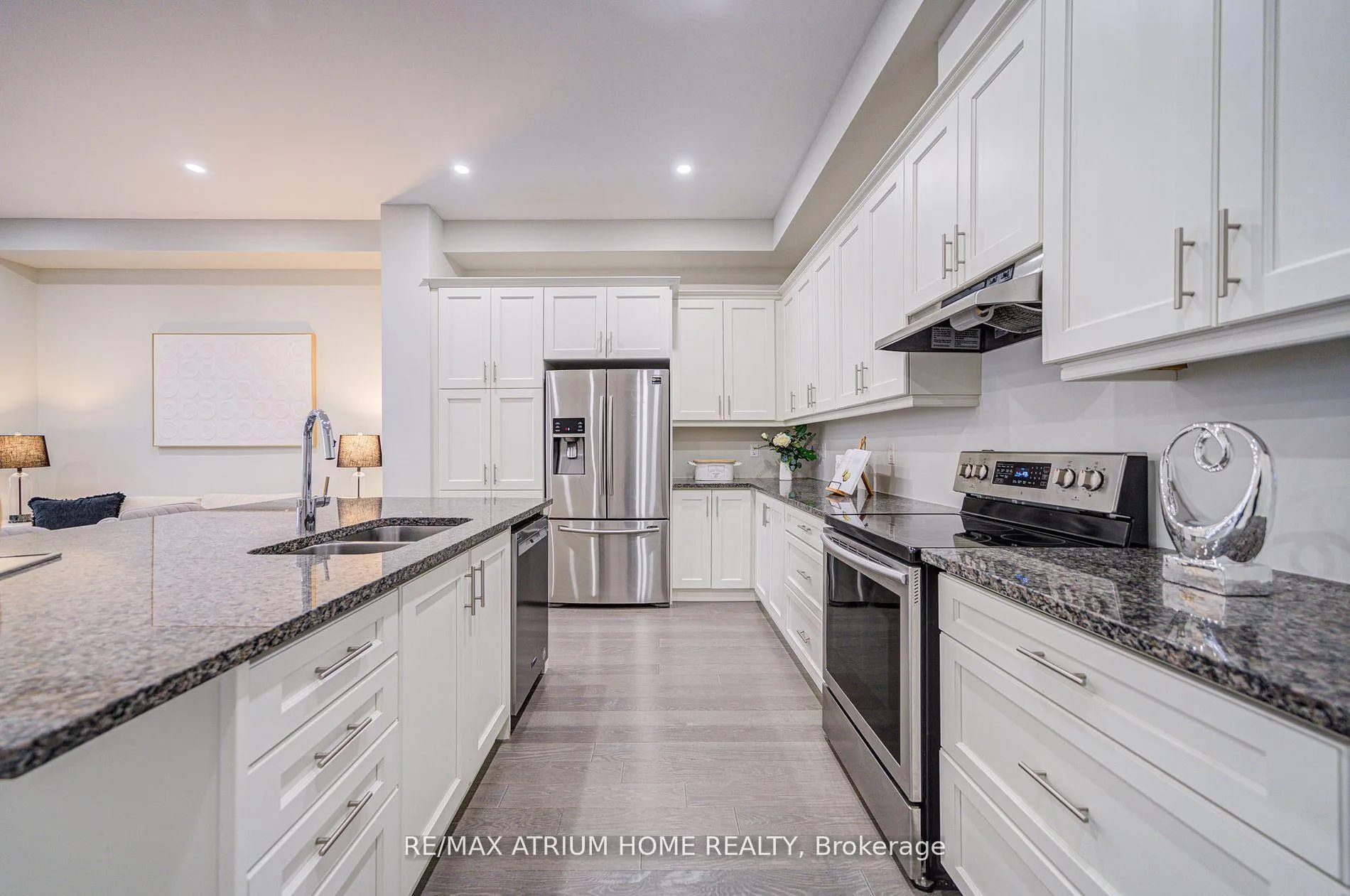 Photo 6 of 90 Hesperus Road, Vaughan, Patterson — HOMEH