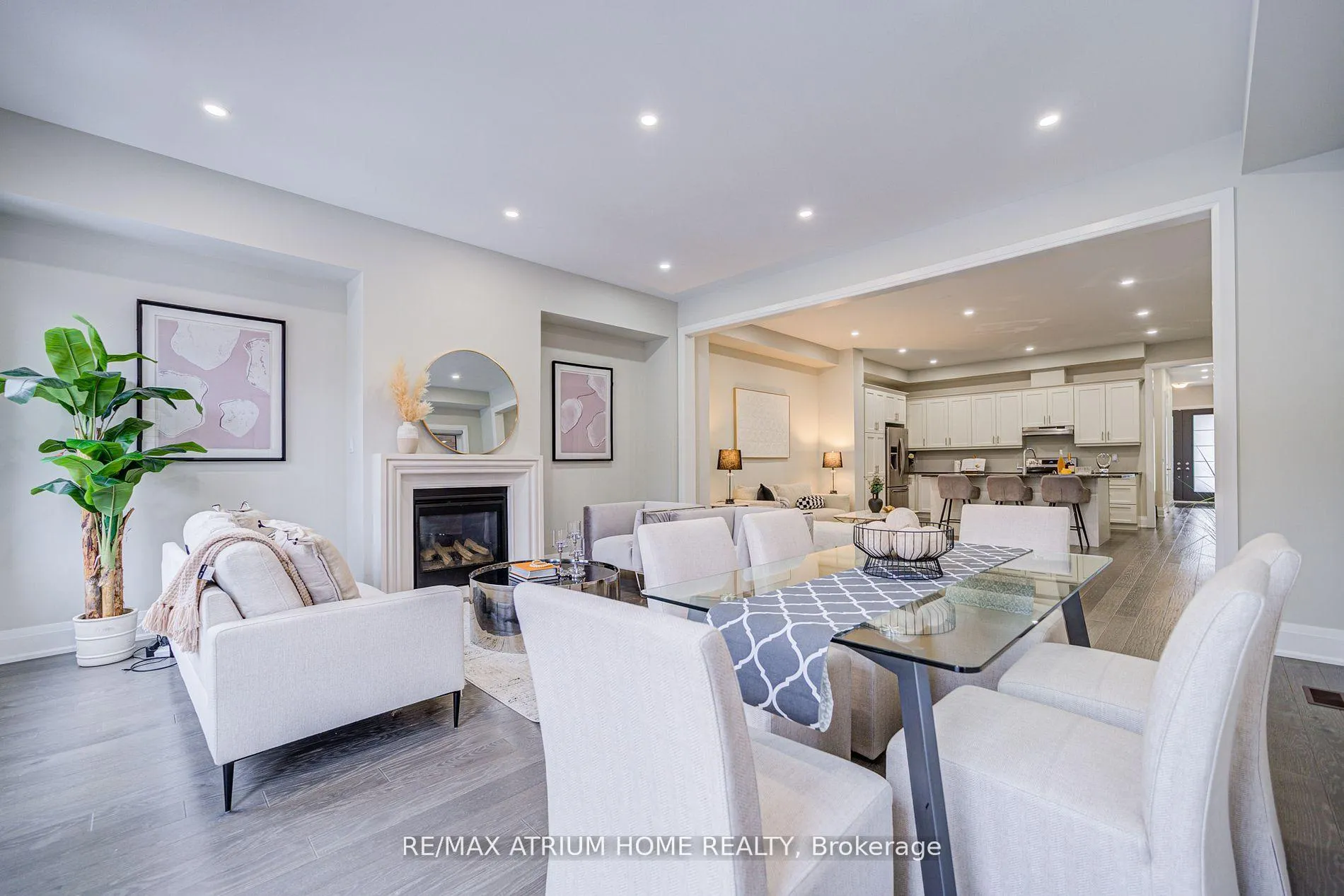 Photo 8 of 90 Hesperus Road, Vaughan, Patterson — HOMEH