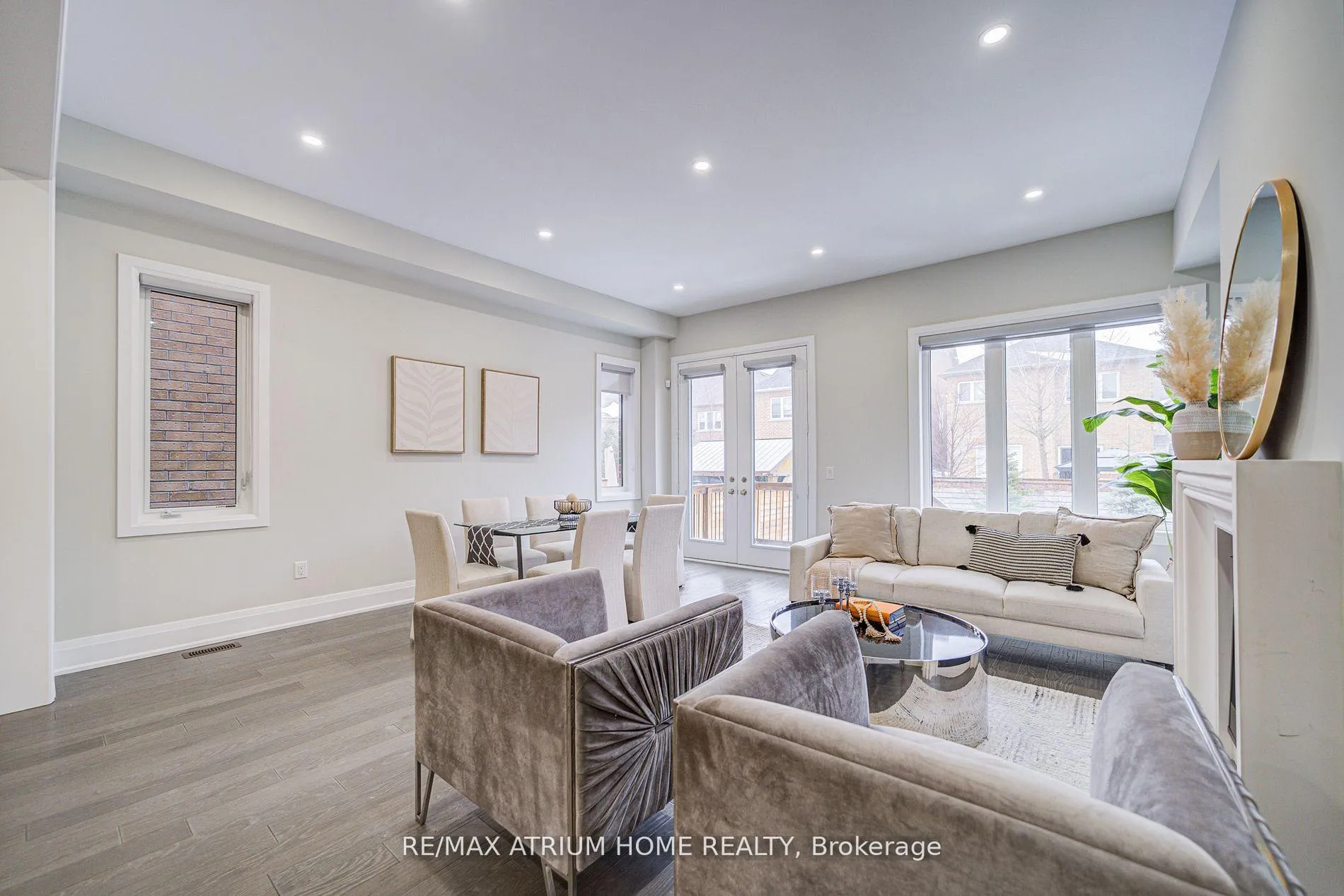 Photo 11 of 90 Hesperus Road, Vaughan, Patterson — HOMEH