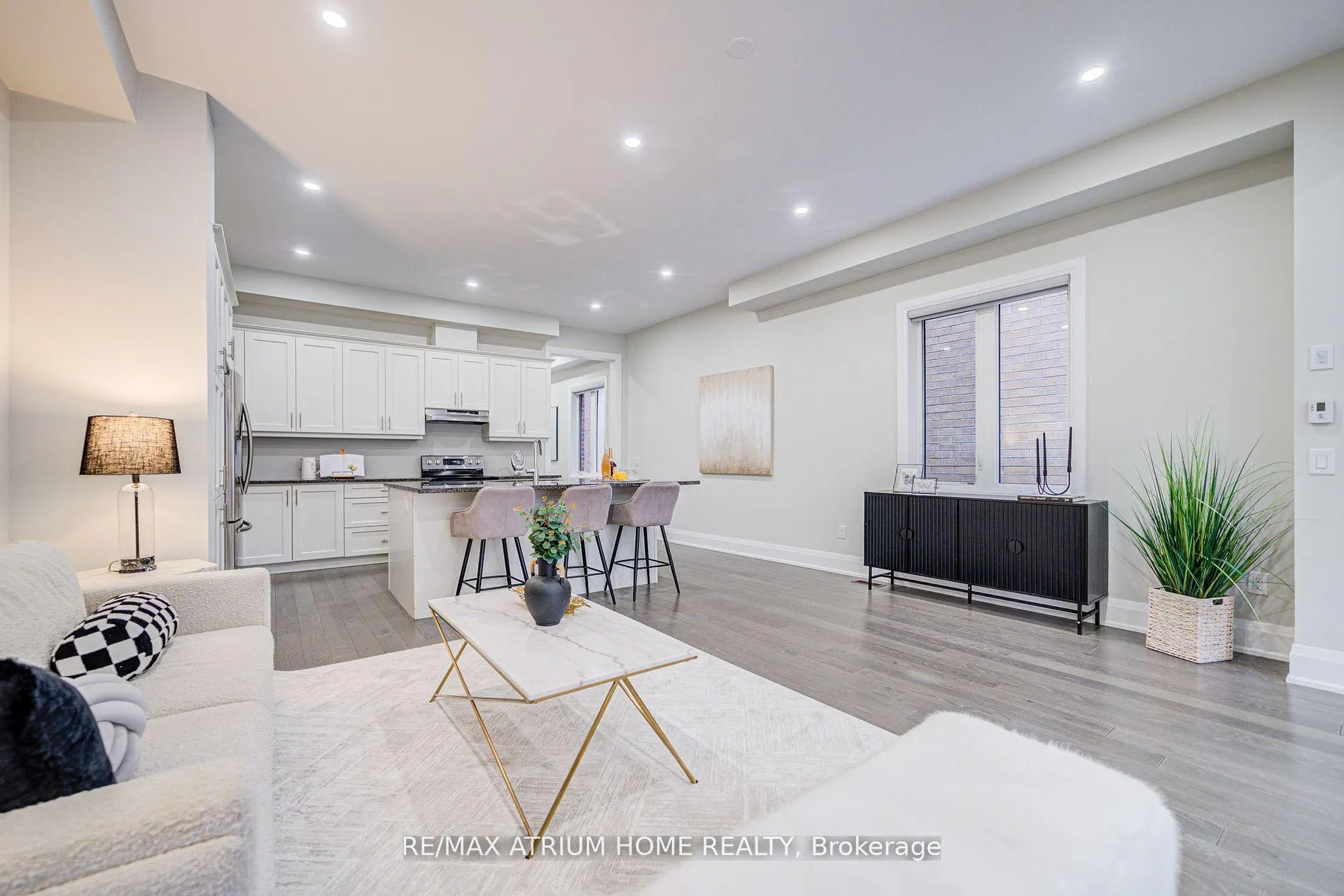 Photo 13 of 90 Hesperus Road, Vaughan, Patterson — HOMEH