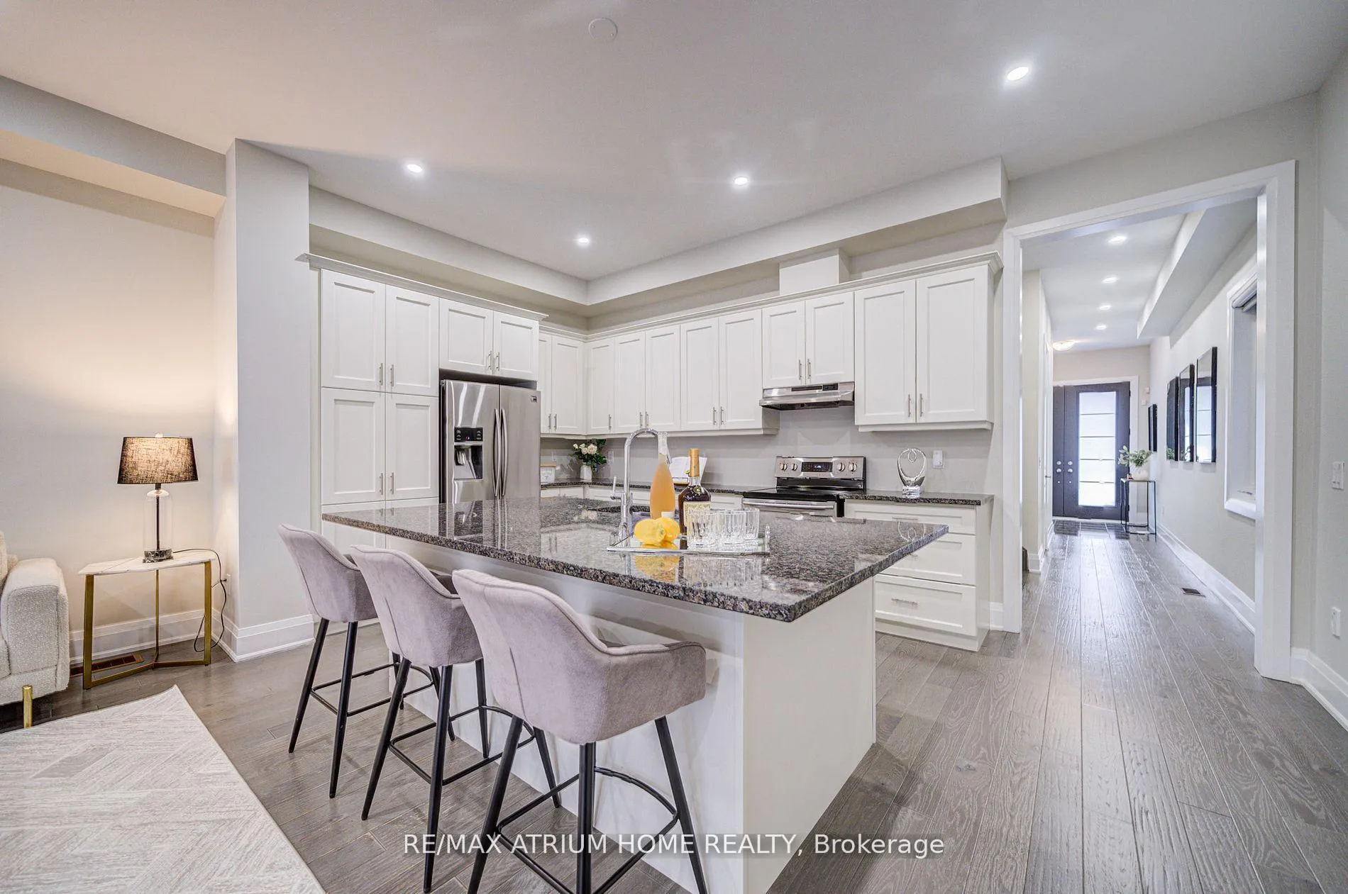 Photo 14 of 90 Hesperus Road, Vaughan, Patterson — HOMEH