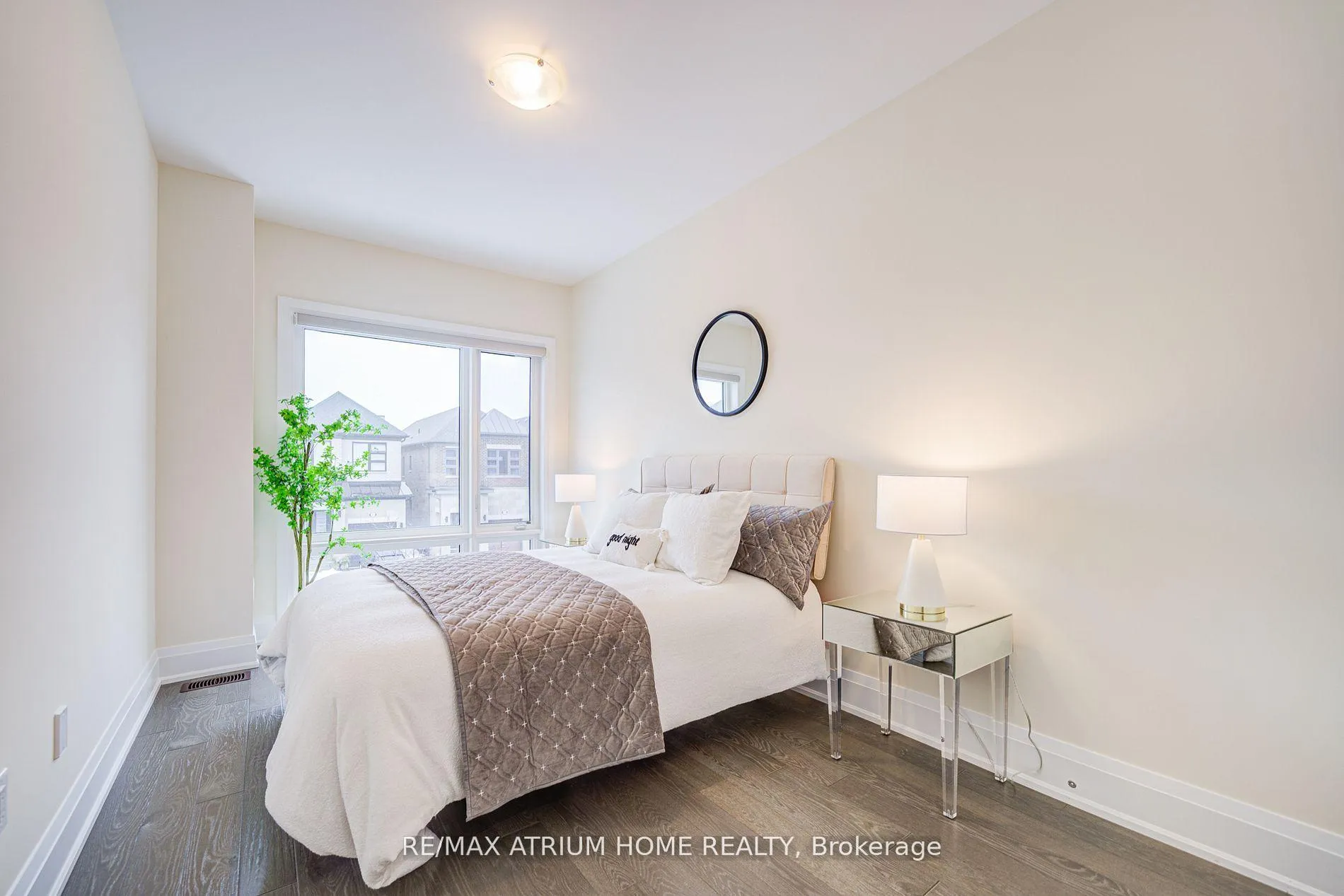 Photo 30 of 90 Hesperus Road, Vaughan, Patterson — HOMEH