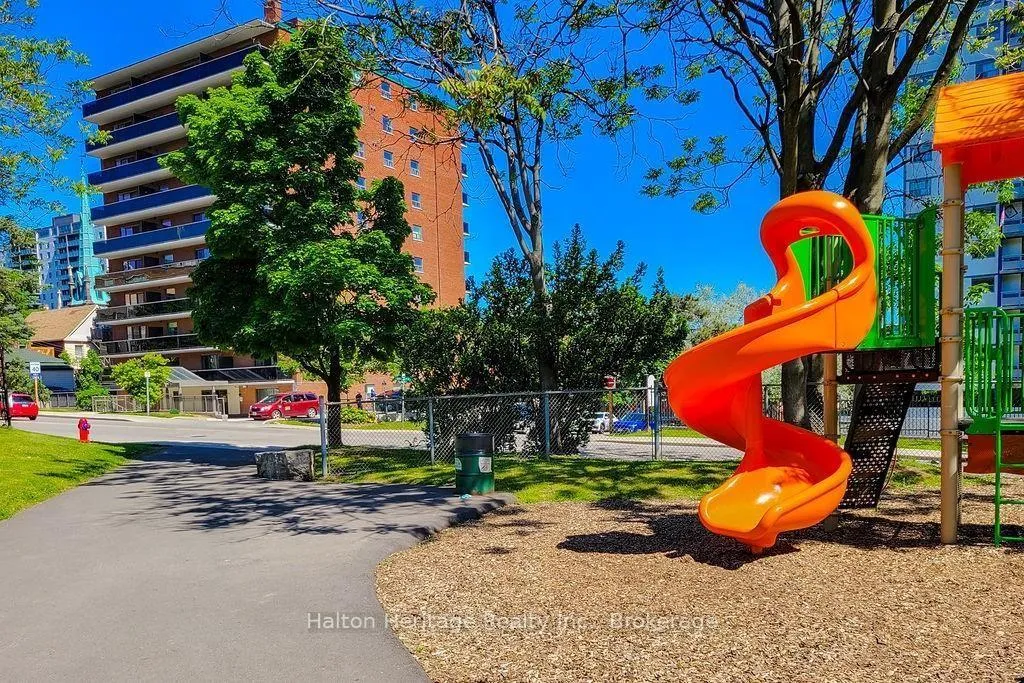 Photo 2 of Unit 905, 81 Charlton Avenue E, Hamilton, Corktown — HOMEH