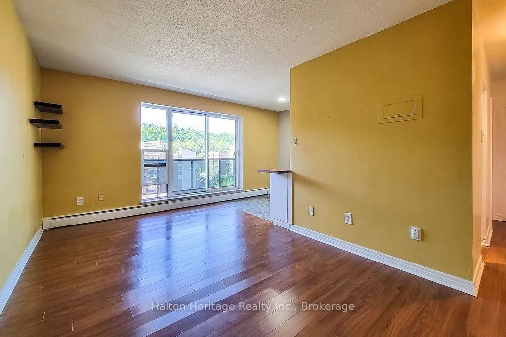 Photo 4 of Unit 905, 81 Charlton Avenue E, Hamilton, Corktown — HOMEH