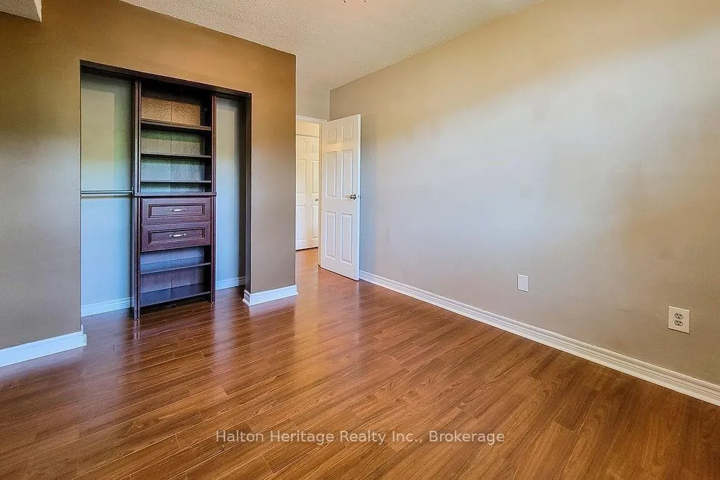 Photo 5 of Unit 905, 81 Charlton Avenue E, Hamilton, Corktown — HOMEH