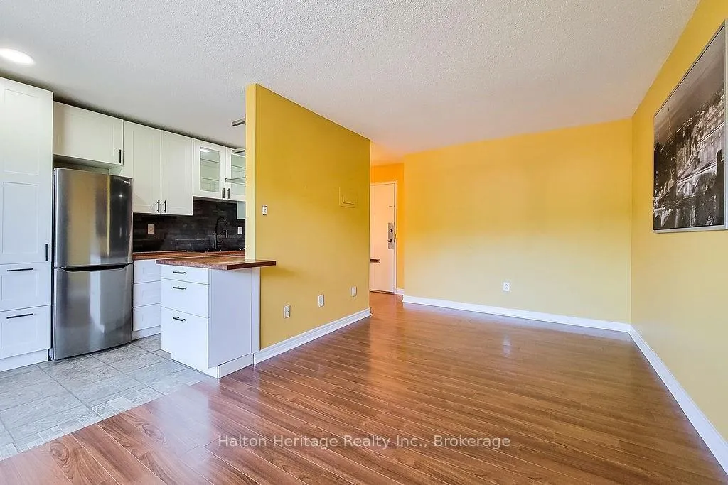 Photo 6 of Unit 905, 81 Charlton Avenue E, Hamilton, Corktown — HOMEH