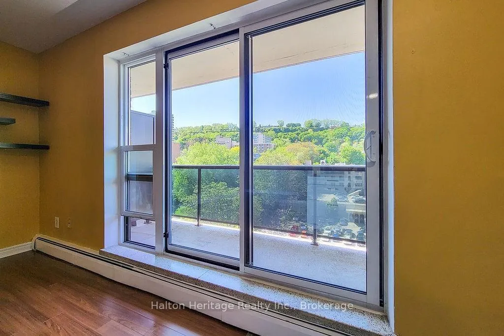 Photo 9 of Unit 905, 81 Charlton Avenue E, Hamilton, Corktown — HOMEH