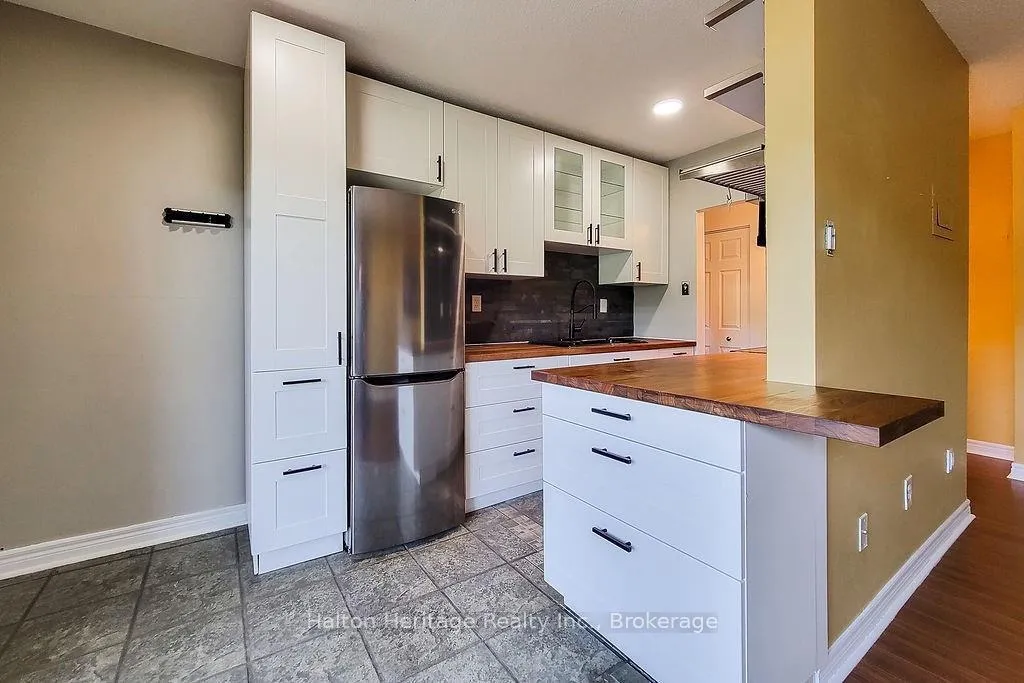 Photo 12 of Unit 905, 81 Charlton Avenue E, Hamilton, Corktown — HOMEH