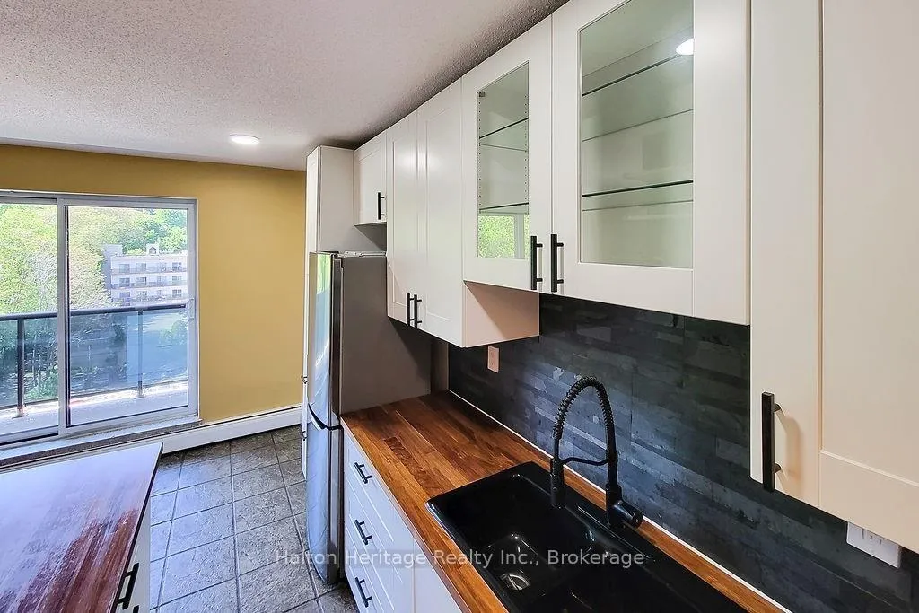 Photo 13 of Unit 905, 81 Charlton Avenue E, Hamilton, Corktown — HOMEH