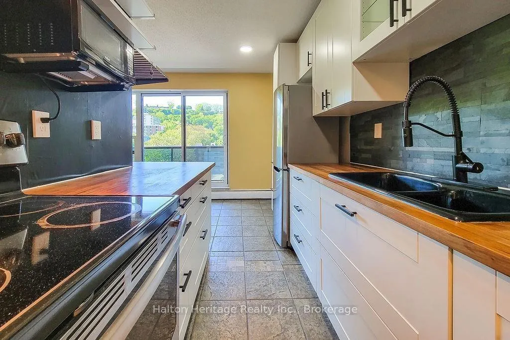 Photo 14 of Unit 905, 81 Charlton Avenue E, Hamilton, Corktown — HOMEH