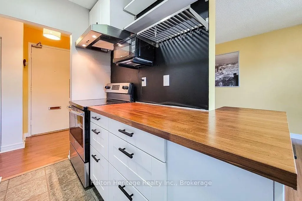 Photo 15 of Unit 905, 81 Charlton Avenue E, Hamilton, Corktown — HOMEH